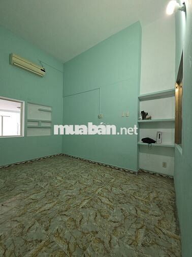Cho thuê 1 tầng trong nhà nguyên căn 136m2, trung tâm phường TCH Q12