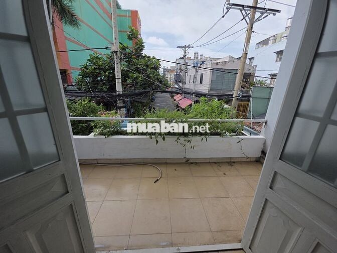 Cho thuê 1 tầng trong nhà nguyên căn 136m2, trung tâm phường TCH Q12