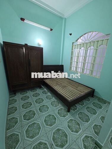 Cho thuê 1 tầng trong nhà nguyên căn 136m2, trung tâm phường TCH Q12