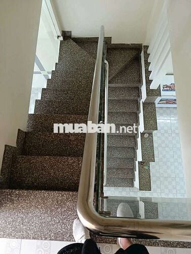 Nhà 2MT,  Huỳnh Thị  Hai, DT: 4mx14m, 1T, 1 lầu, hẻm xe  hơi.