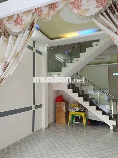 Nhà 2MT,  Huỳnh Thị  Hai, DT: 4mx14m, 1T, 1 lầu, hẻm xe  hơi.