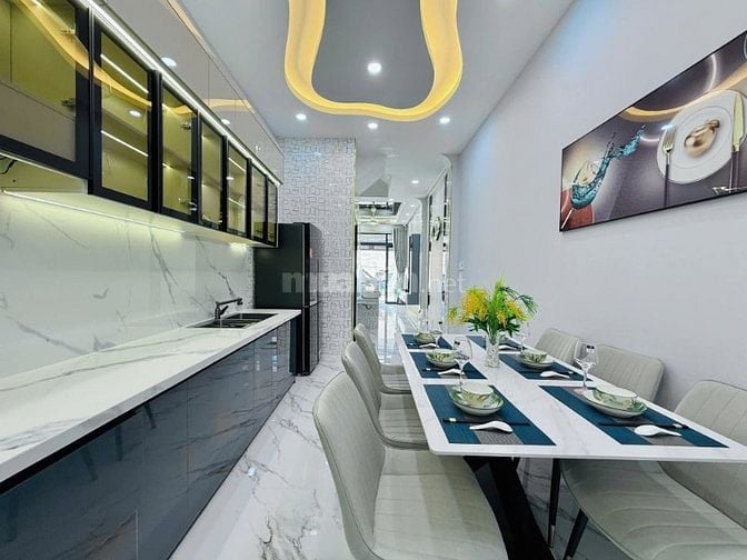 Nhà 3,1 x 15 đúc 1 trệt 3 lầu quang Trung phường 10 gò vấp 