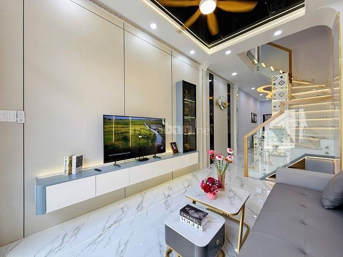 Nhà 3,1 x 15 đúc 1 trệt 3 lầu quang Trung phường 10 gò vấp 