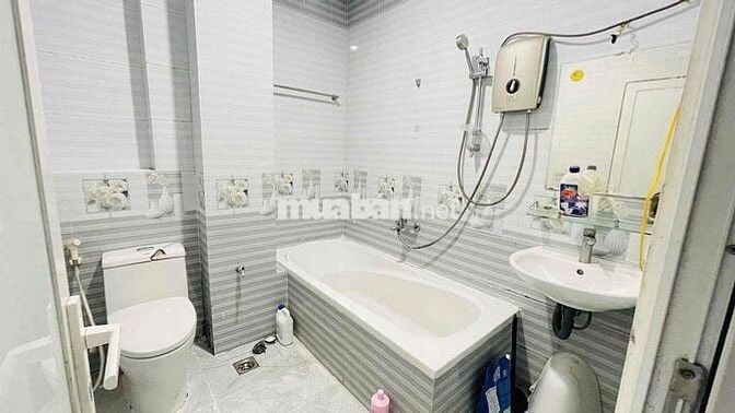 2PN CÓ BAN CÔNG CỬA SỔ 45m2 KHÔNG GIỚI HẠN NGƯỜI Ở HẺM ÔTÔ TẬN CỬA