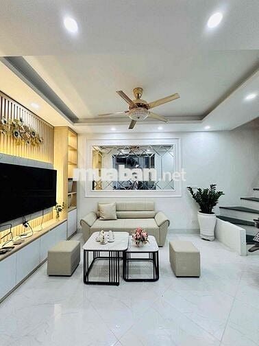 Hơn 7 tỷ có nhà Cầu giấy gần ngõ kinh doanh khu vực trung tâm
