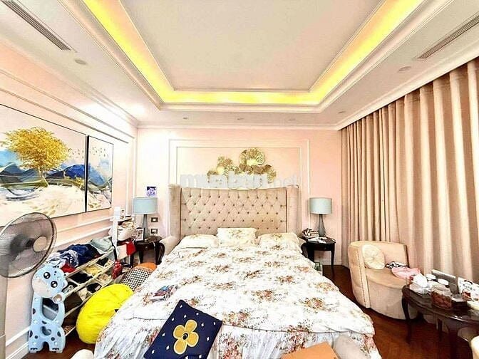 Cực Sốc ! Nhà Phố Thái Hà -Lô Góc 2 Thoáng -OTO Vào Cửa -Full Nội Thất