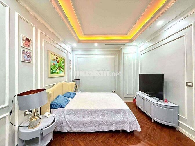 Cực Sốc ! Nhà Phố Thái Hà -Lô Góc 2 Thoáng -OTO Vào Cửa -Full Nội Thất