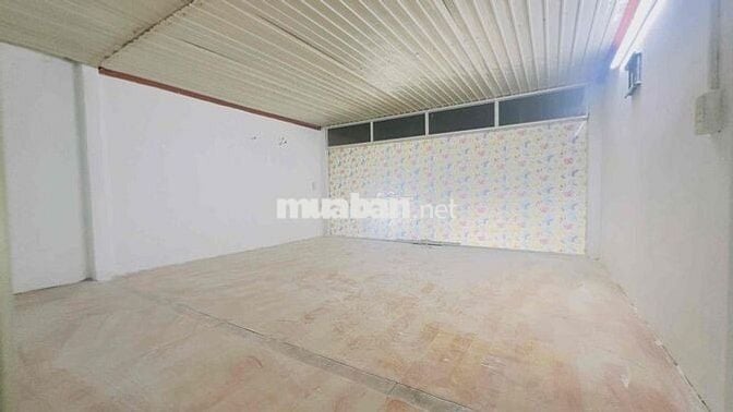 Nhà mặt tiền cấp 4 gác lững gần chợ Đông Hoà, Tp Dĩ An