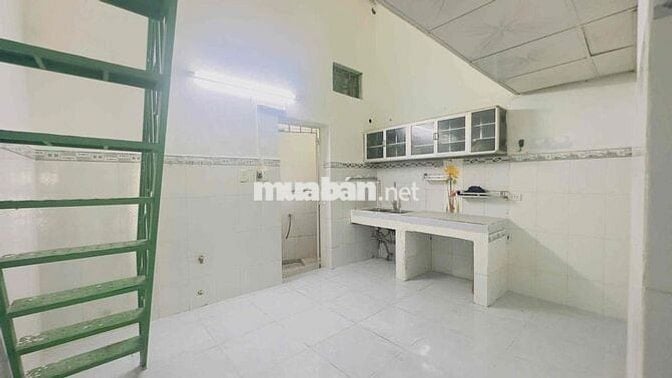 Nhà mặt tiền cấp 4 gác lững gần chợ Đông Hoà, Tp Dĩ An