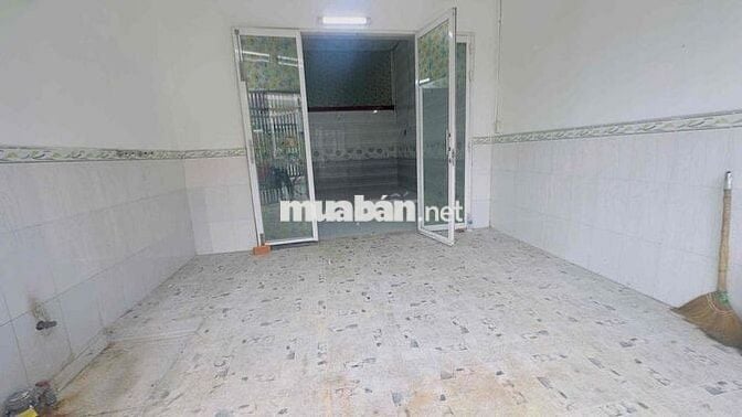 Nhà mặt tiền cấp 4 gác lững gần chợ Đông Hoà, Tp Dĩ An