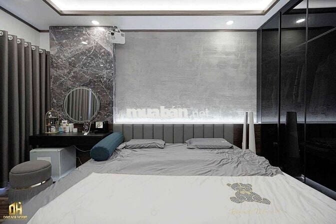 NHÀ ĐẸP VIEW HỒ – GARA Ô TÔ – PHÂN LÔ NGUYỄN CHÍNH