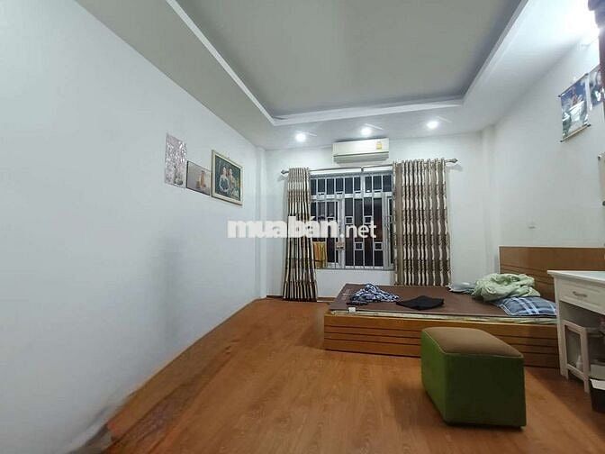 Cần bán nhà phường Vĩnh Hưng vị trí đẹp gần phố