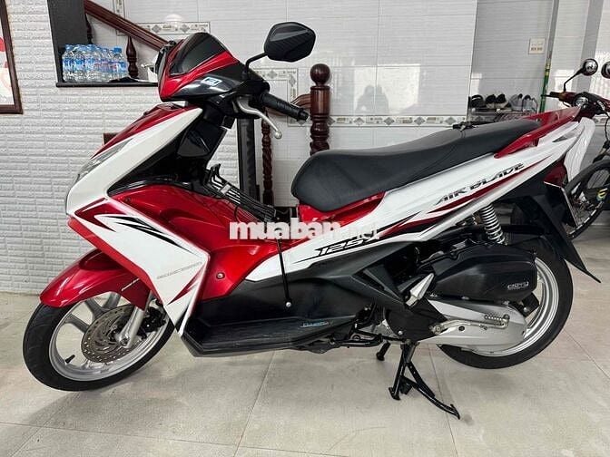 2 Xe Air Blade 125cc Đời 2013 Vs Air Blade 2011