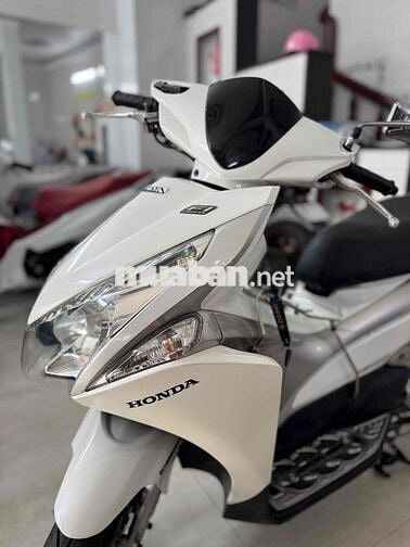 2 Xe Air Blade 125cc Đời 2013 Vs Air Blade 2011