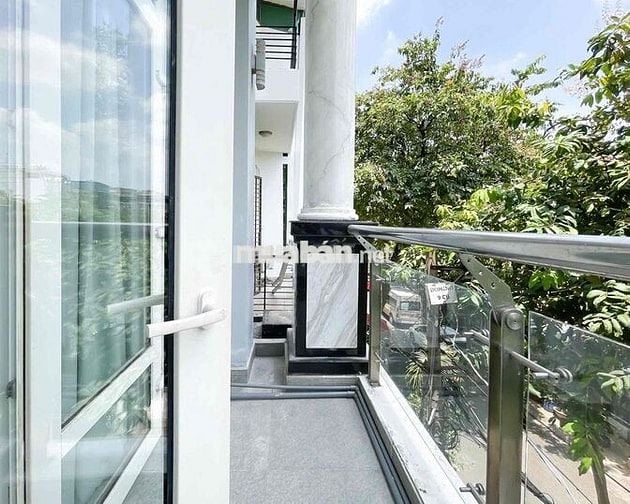 cho thuê căn hộ 2pn ban công ngay vòng xoay trung sơn sát rmit