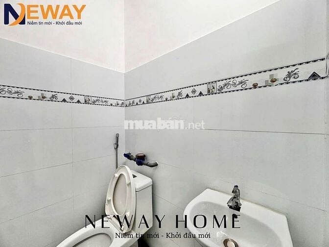 PHÒNG MỚI XÂY CÓ GÁC_SẴN MÁY LẠNH_VÀO Ở LIỀN NGAY NGÃ TƯ BỐN XÃ.