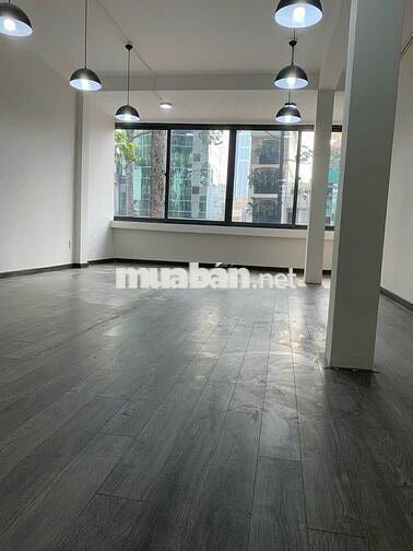 Siêu vị trí Q1 – Trần Hưng Đạo, 4 tầng đẹp, HĐ thuê cao 70tr/tháng
