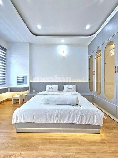 Bán nhà đường Huỳnh Tấn Phát, Q.7, full nội thất, vào ở ngay