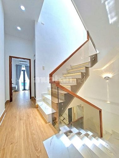 Bán nhà đường Huỳnh Tấn Phát, Q.7, full nội thất, vào ở ngay