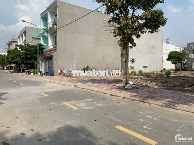 Đất thổ cư 120m2 TT Cần Giuộc , cách siêu thị 500m , 555tr, sổ sẳn