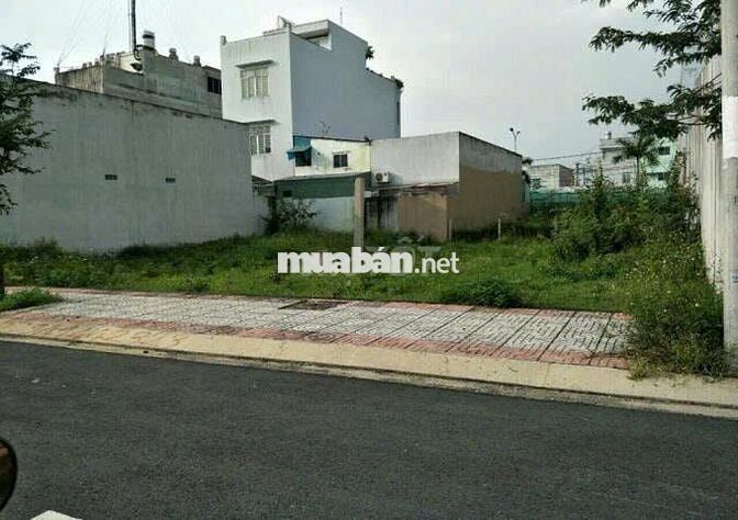 Đất thổ cư 120m2 TT Cần Giuộc , cách siêu thị 500m , 555tr, sổ sẳn
