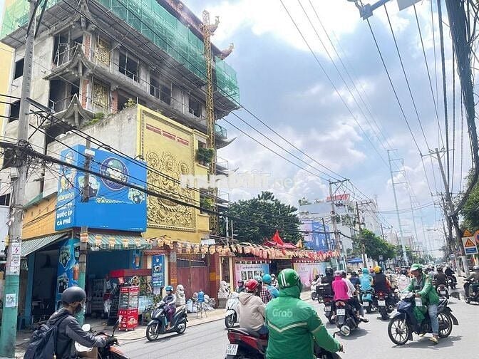 MT Đ. Âu Cơ Diện tích rộng 7x22m. Sát Trường Đại Học Và Bệnh Viện Quận