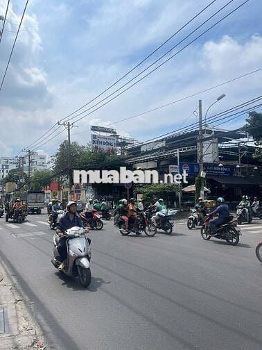 MT Đ. Âu Cơ Diện tích rộng 7x22m. Sát Trường Đại Học Và Bệnh Viện Quận