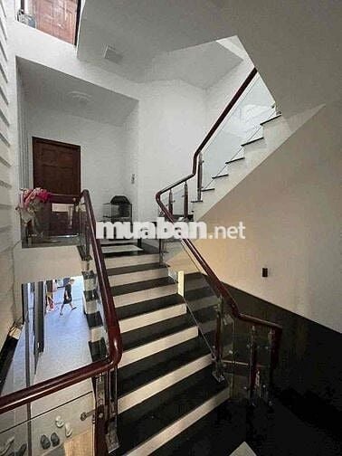 Bán gấp nhà mới, đẹp đường 24B KDC TÊN LỬA cạnh CV lớn