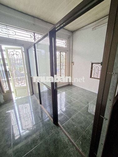 Nhà mặt tiền Phạm Thế Hiển Bên lẻ tiện xây mới hoặc sơn sửa là ở được