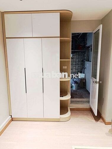 Bán gấp Tập thể Tầg 2 Hoàng Quốc Việt. Diện tích 70m