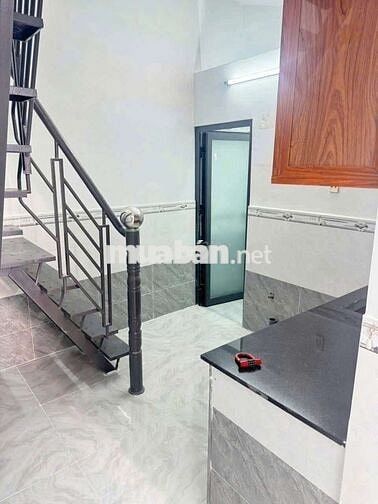 Nhà bán 4x7 m 1 trệt 1 lầu giá 1 ty2 còn TL
