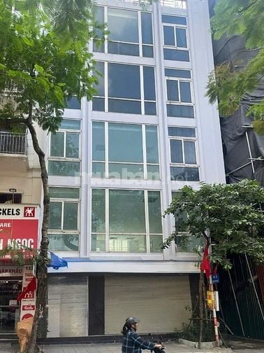 Cho thuê nhà mặt tiền 7m, 4 tầng căn góc có thang máy, 300m ra Hồ Tây