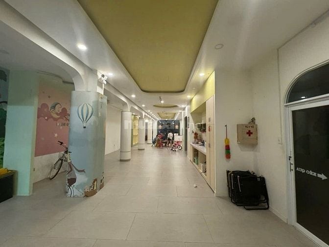 Bán nhà đẹp 227 Đồng Đen, P.11, Tân Bình, 6.4x27m