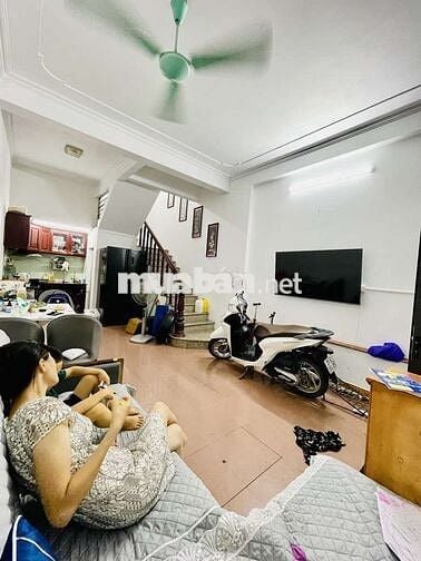 GĐ cần bán nhà 3t, Lô góc cạnh SVĐ Mỹ Đình 6.3ty