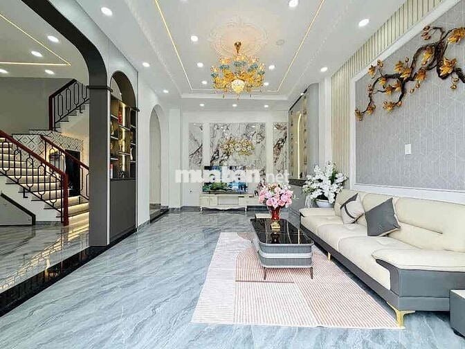 Bán nhà đẹp ngang 9x10m, 4 tầng, sân vườn, hxh 8m Emart Phan Huy Ích