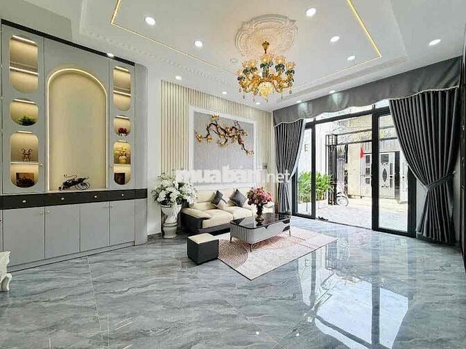 Bán nhà đẹp ngang 9x10m, 4 tầng, sân vườn, hxh 8m Emart Phan Huy Ích