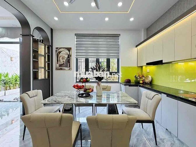 Bán nhà đẹp ngang 9x10m, 4 tầng, sân vườn, hxh 8m Emart Phan Huy Ích