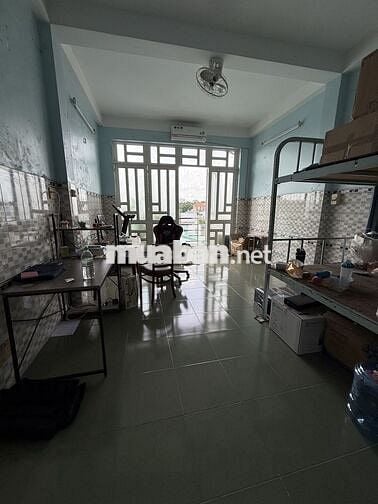 Nhà nguyên căn trống suốt, 6 phòng ngủ
