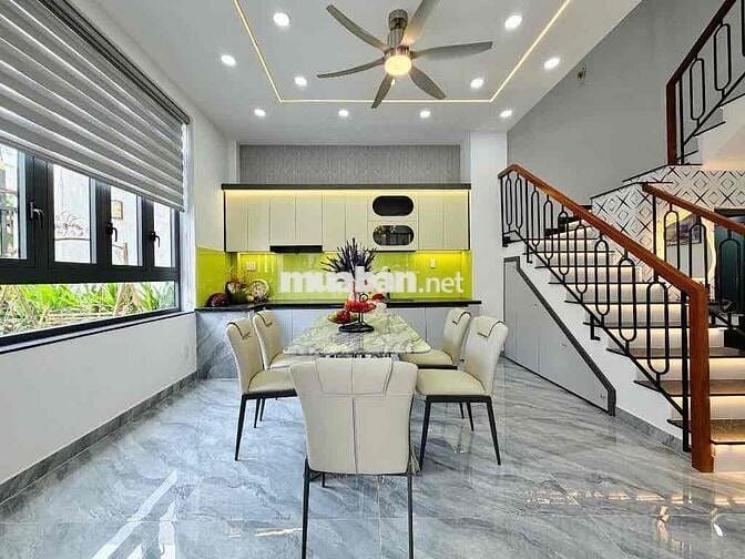 Bán nhà đẹp ngang 9x10m, 4 tầng, sân vườn, hxh 8m Emart Phan Huy Ích