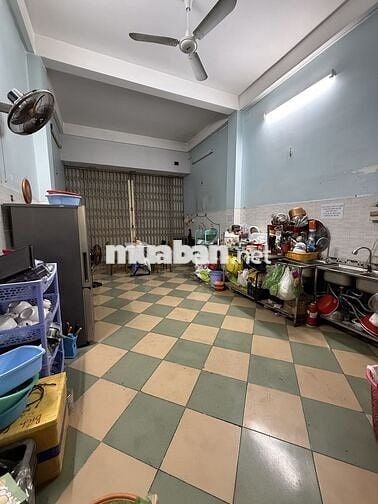 Nhà nguyên căn trống suốt, 6 phòng ngủ