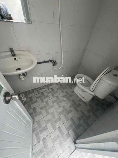 Cần cho thuê nhà 4.5x20m gác suốt 2pn 11tr