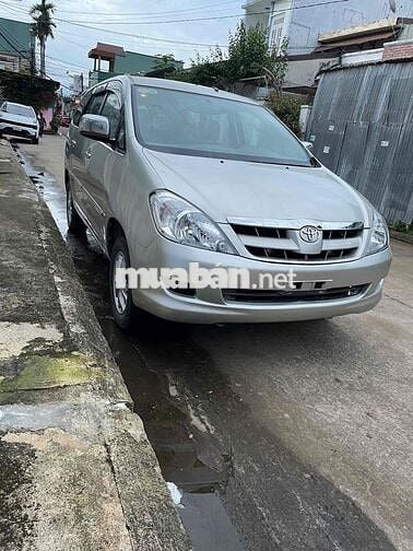 Toyota Innova 2007 G - 1200 km