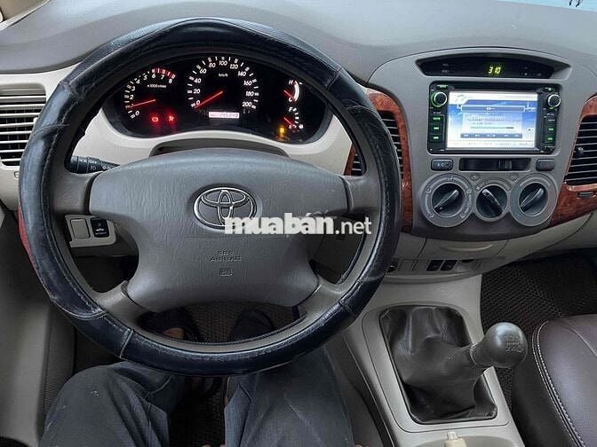 Toyota Innova 2007 G - 1200 km