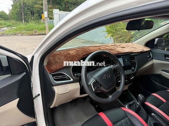 Hyundai Accent 2022 .Số sàn bản đủ . máy số zin
