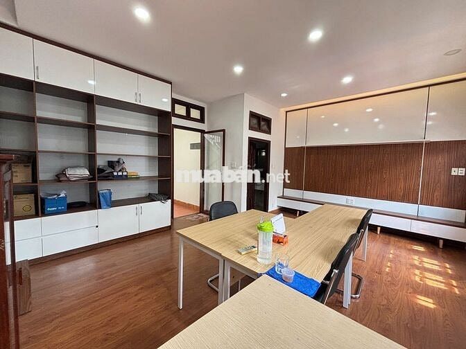 Cho thuê phòng làm văn phòng – có máy lạnh & WC riêng