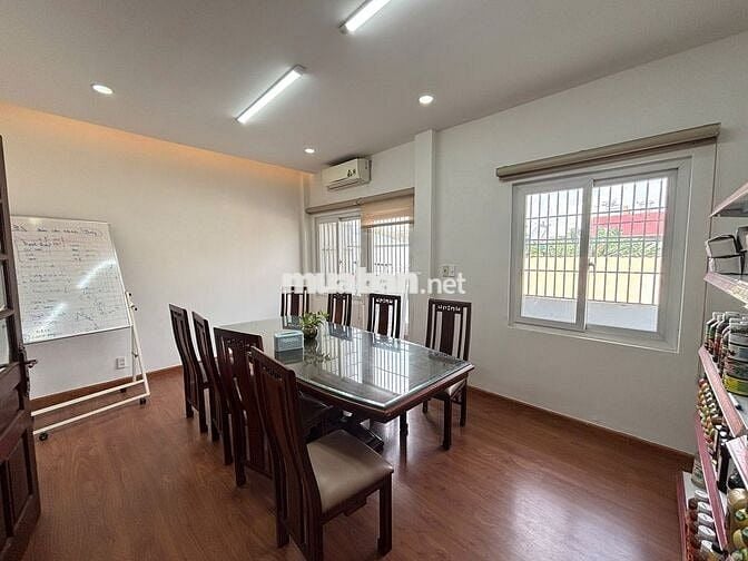 Cho thuê phòng làm văn phòng – có máy lạnh & WC riêng