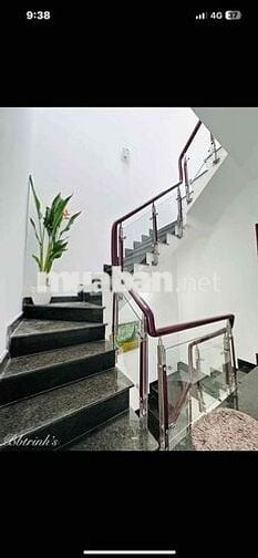 nhà 3 tầng 48 mét vuông 3 phòng ngủ đường Thống nhẩt khu yên tĩnh. giấ