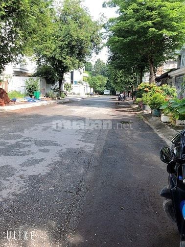 Bán biệt thự dt 192m2 đúc 5 tầng phường Bình Trưng Đông, Q.2 giá 28 tỷ