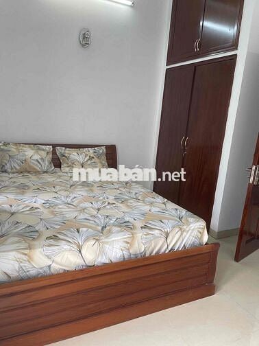 nhà 3 tầng 48 mét vuông 3 phòng ngủ đường Thống nhẩt khu yên tĩnh. giấ
