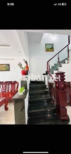 nhà 3 tầng 48 mét vuông 3 phòng ngủ đường Thống nhẩt khu yên tĩnh. giấ